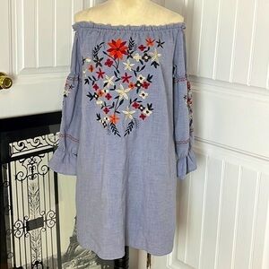 LISTICLE SZ M EMBROIDERED DRESS, Denimlook fabric, on/off shoulder style, BOHO